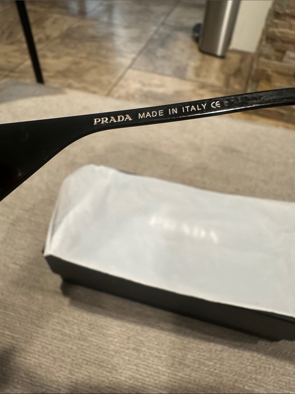 Black Geometric Rimless Sunglasses with Box - Picture 4 of 6